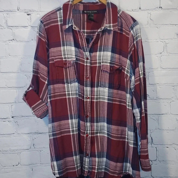 Red, blue and white flannel shirt - Picture 12 of 12